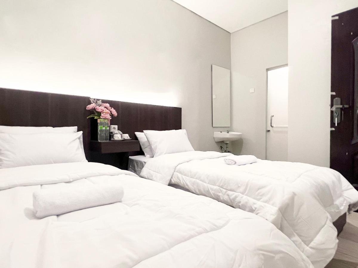 Sleep Studio Hotel City Center Surabaya Bagian luar foto