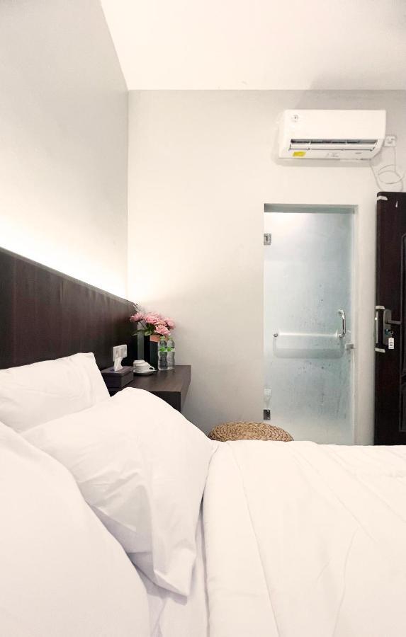 Sleep Studio Hotel City Center Surabaya Bagian luar foto