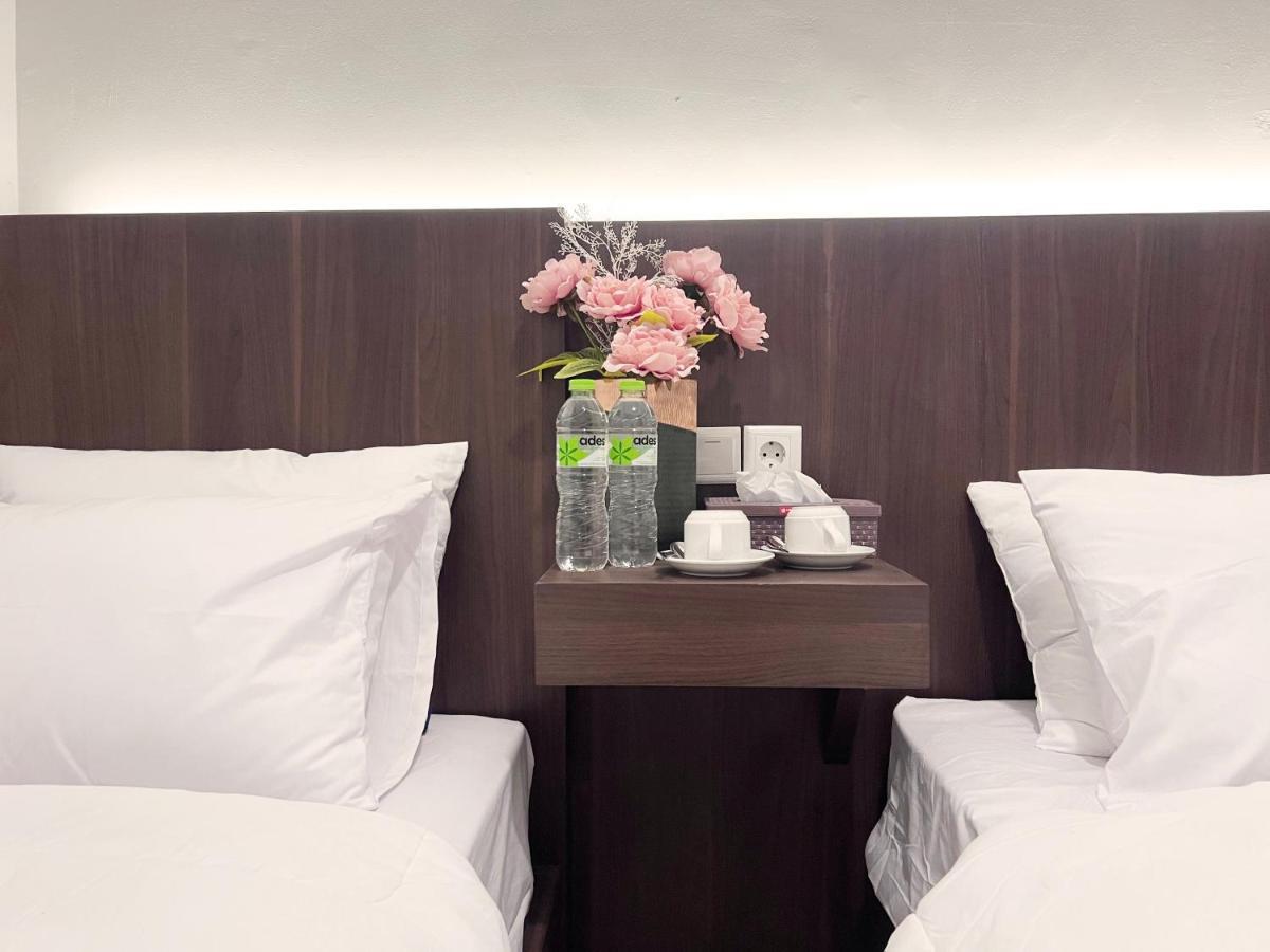 Sleep Studio Hotel City Center Surabaya Bagian luar foto