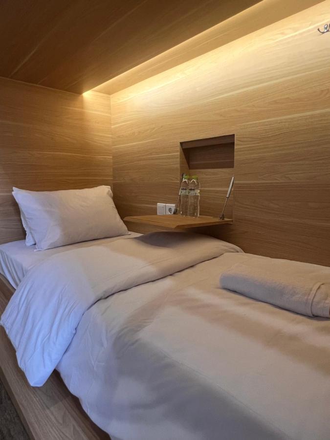 Sleep Studio Hotel City Center Surabaya Bagian luar foto